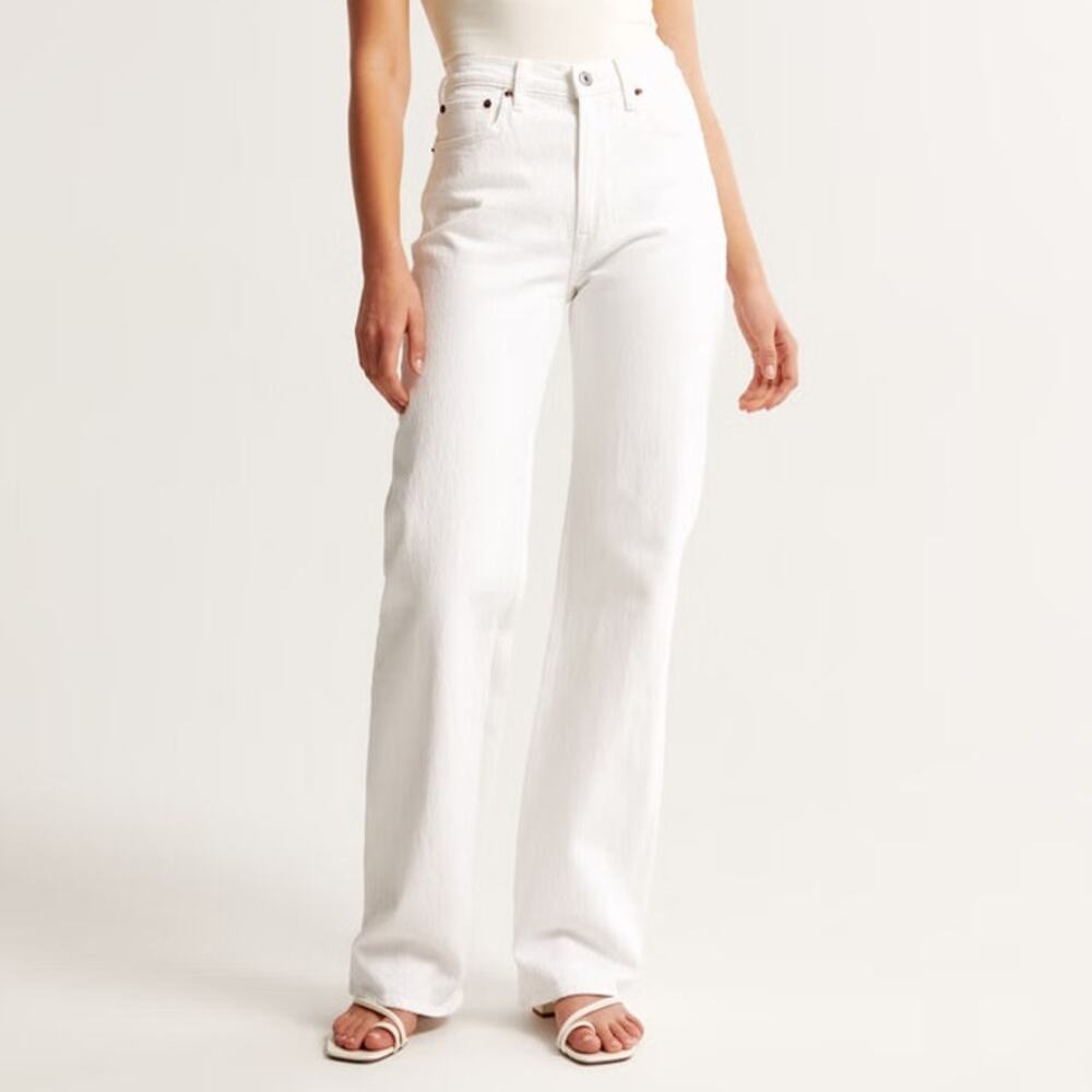 NWT Abercrombie Ultra High Rise 90s Straight Jean 25 Short White